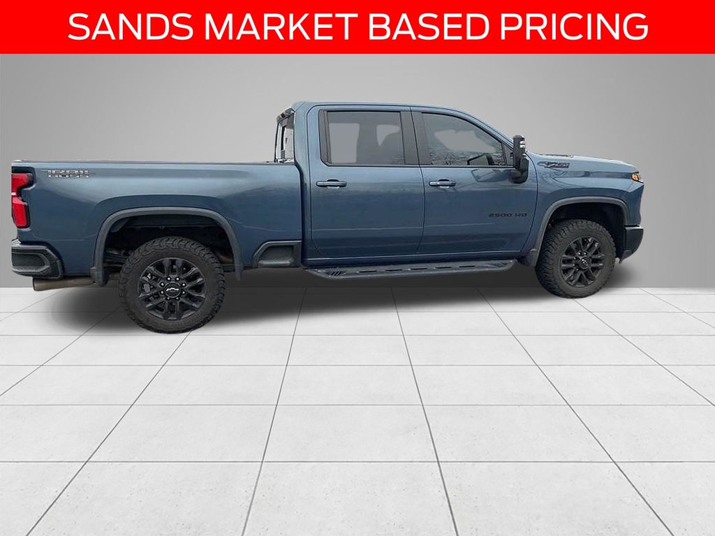 2025 Chevrolet Silverado 2500HD LT photo 4