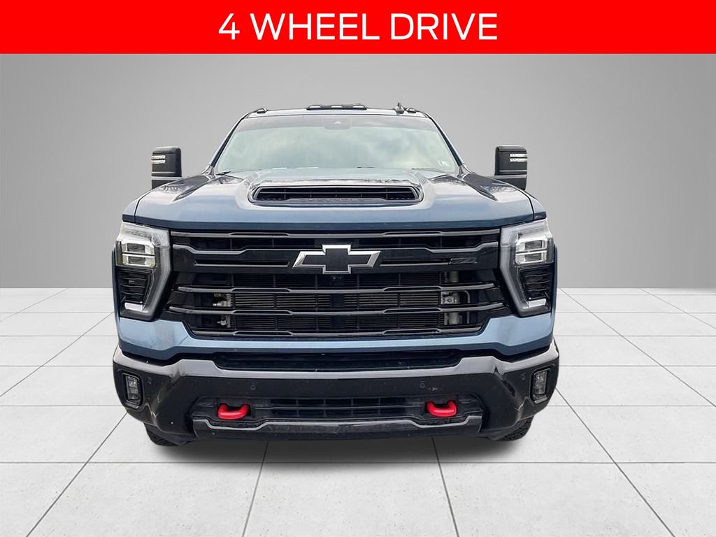 2025 Chevrolet Silverado 2500HD LT photo 2