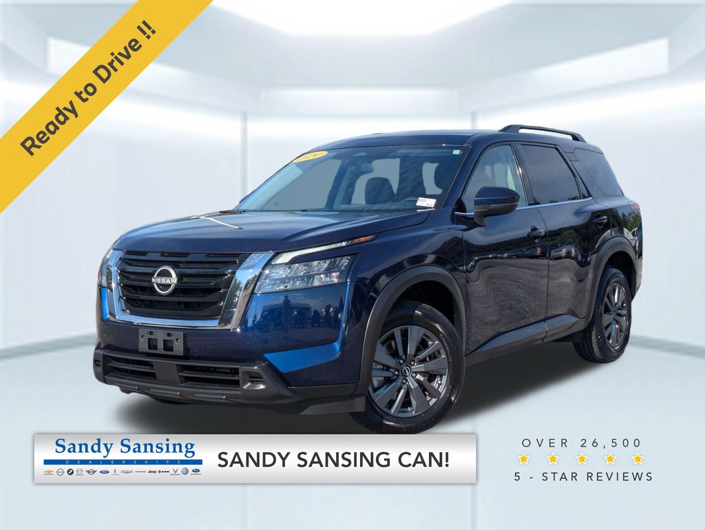 2024 Nissan Pathfinder SV's photo