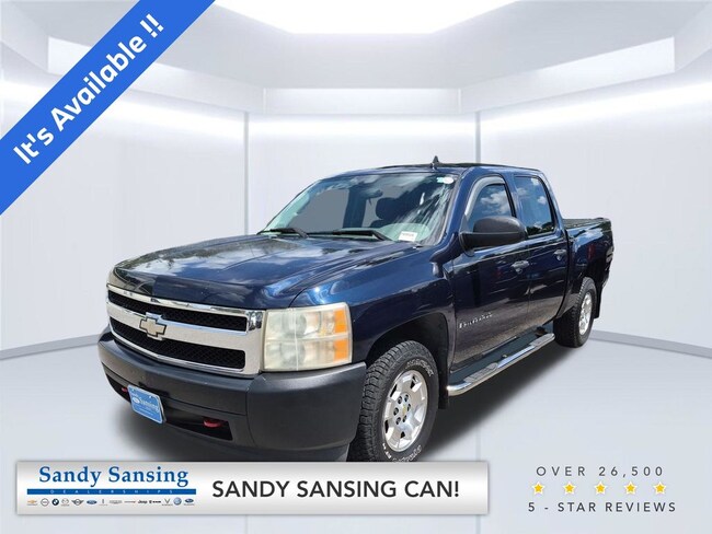 2007 Chevrolet Silverado 1500 WT Crew Cab Short Bed Truck