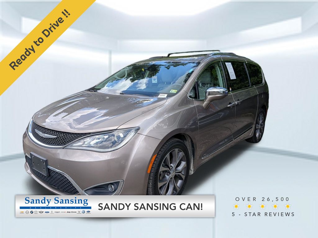 2017 Chrysler Pacifica Limited's photo