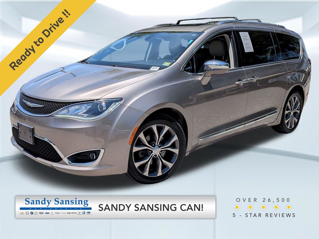 2017 Chrysler Pacifica Limited's photo