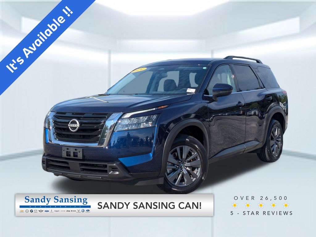 2024 Nissan Pathfinder SV's photo