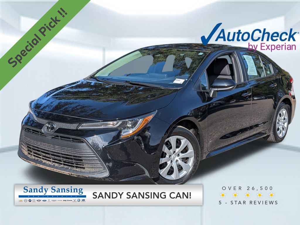 2024 Toyota Corolla LE's photo