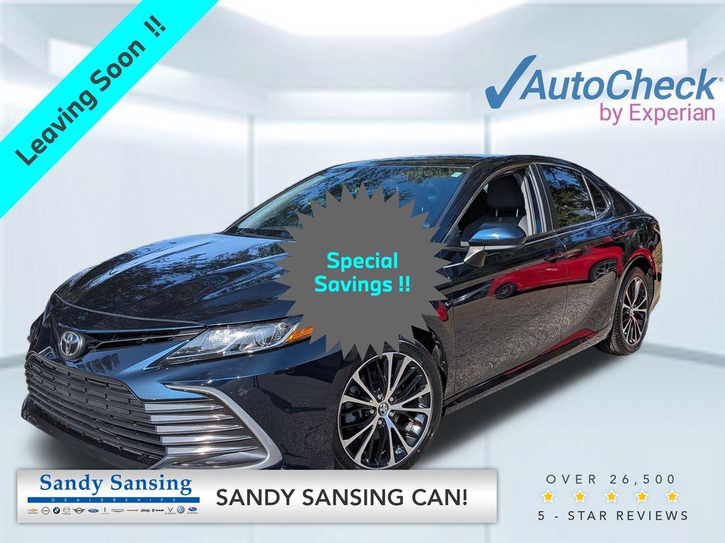 2021 Toyota Camry LE's photo