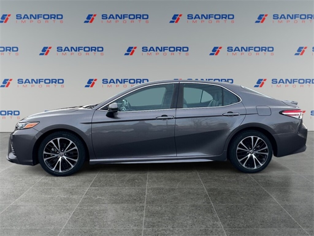 Used 2020 Toyota Camry SE Sedan