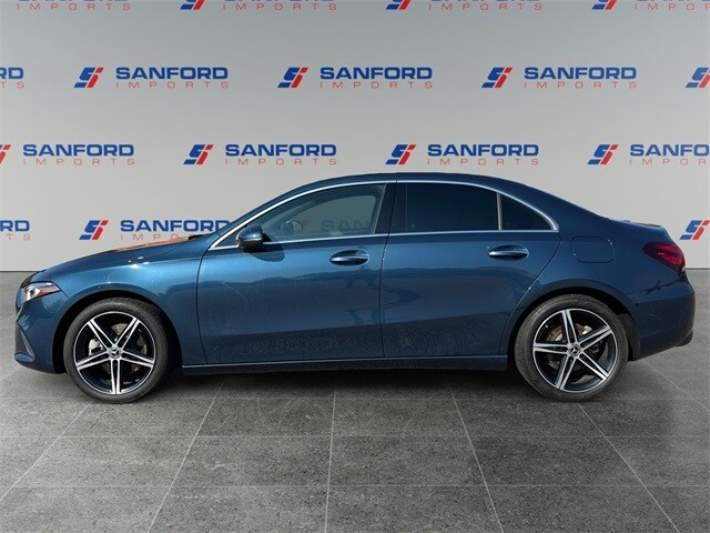 2022 Mercedes Benz A 220 4MATIC photo 2