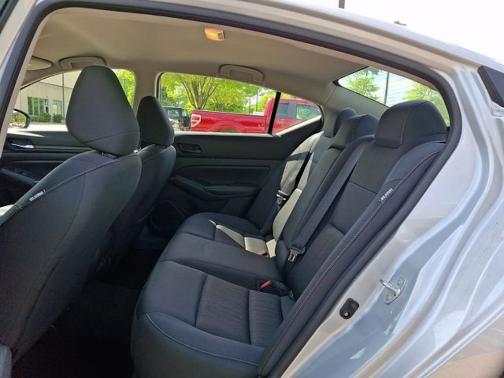 Used 2024 Nissan Altima 2.5 SV Sedan