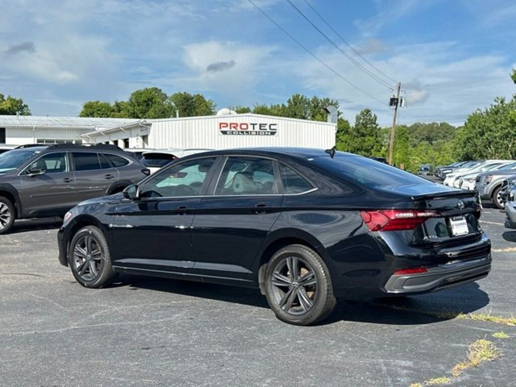 Used 2022 Volkswagen Jetta 1.5T SE Sedan