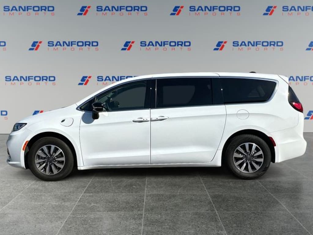 Used 2024 Chrysler Pacifica Plug-In Hybrid Select Van Passenger Van