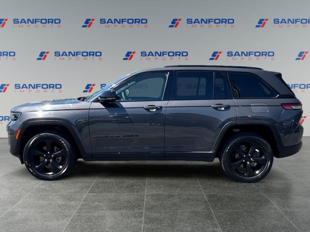 Used 2023 Jeep Grand Cherokee Laredo SUV