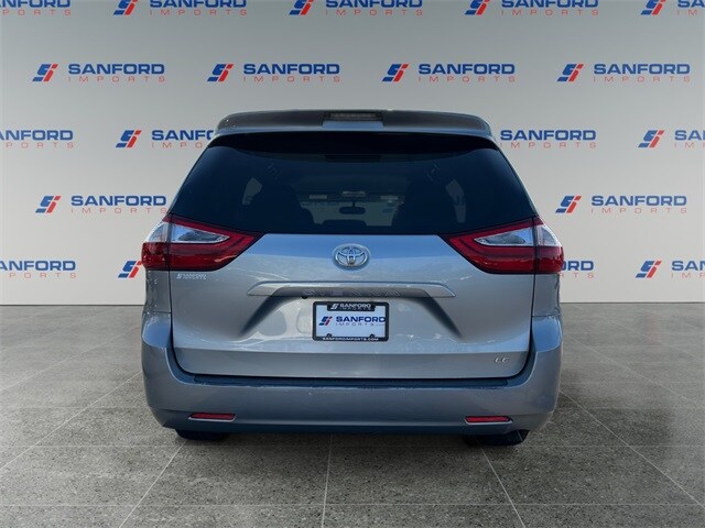 2017 Toyota Sienna L photo 3