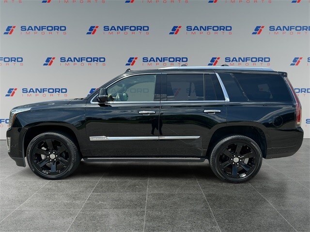 2019 Cadillac Escalade Platinum photo 2