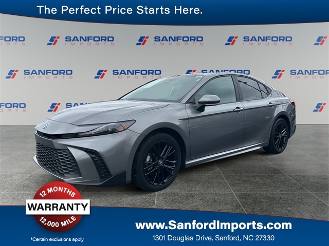 2025 Toyota Camry SE's photo