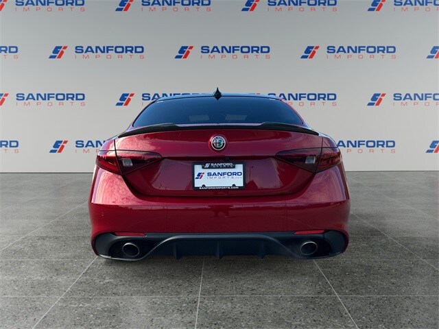 2017 Alfa Romeo Giulia Ti photo 4