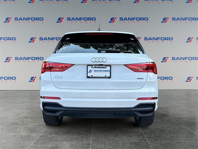 2023 Audi Q3 45 TFSI S line Premium photo 3