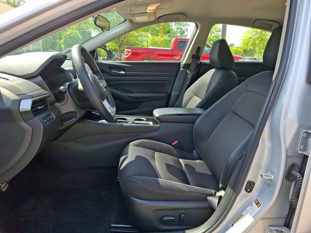 Used 2024 Nissan Altima 2.5 SV Sedan