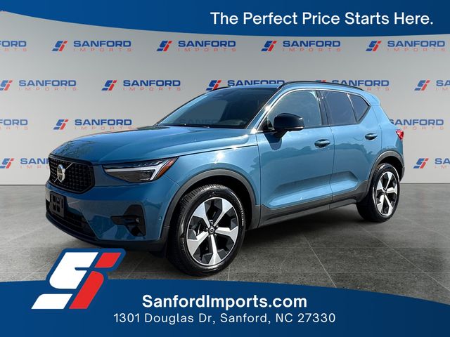 2023 Volvo XC40 B5 Ultimate Dark AWD's photo