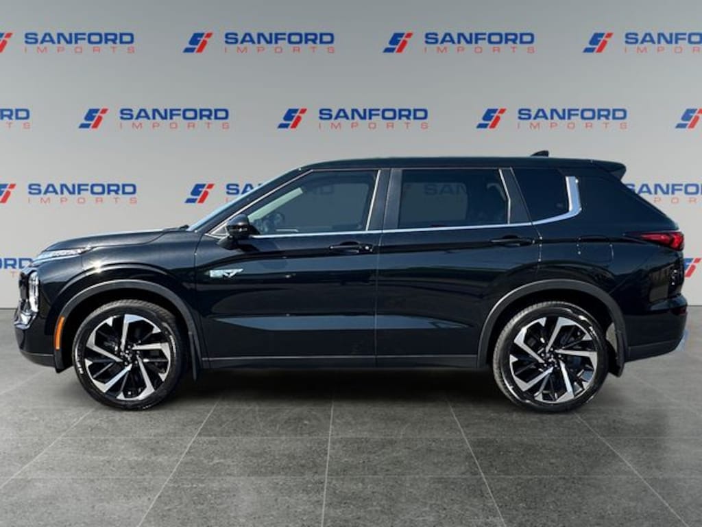 Used 2023 Mitsubishi Outlander Plug-In Hybrid SE SUV