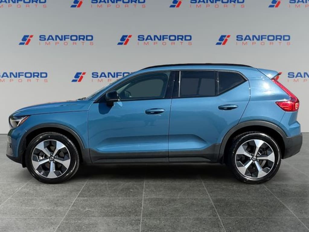 Used 2023 Volvo XC40 B5 AWD Ultimate Dark SUV