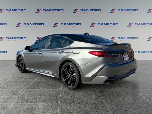 2025 Toyota Camry SE photo 3
