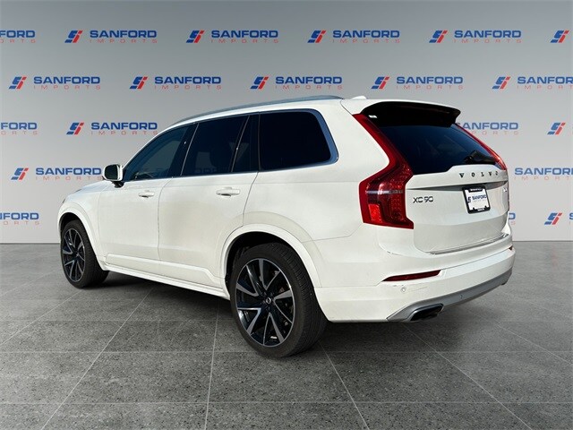 2021 Volvo XC90 T6 Momentum photo 2
