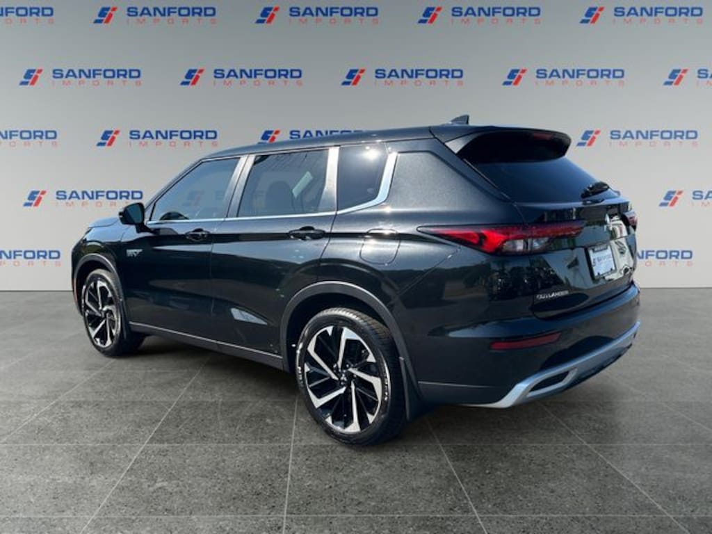 Used 2023 Mitsubishi Outlander Plug-In Hybrid SE SUV