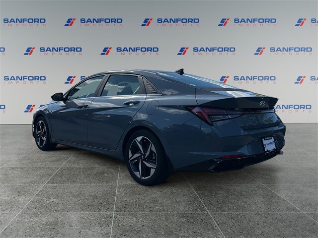 2022 Hyundai Elantra Hybrid Limited photo 2
