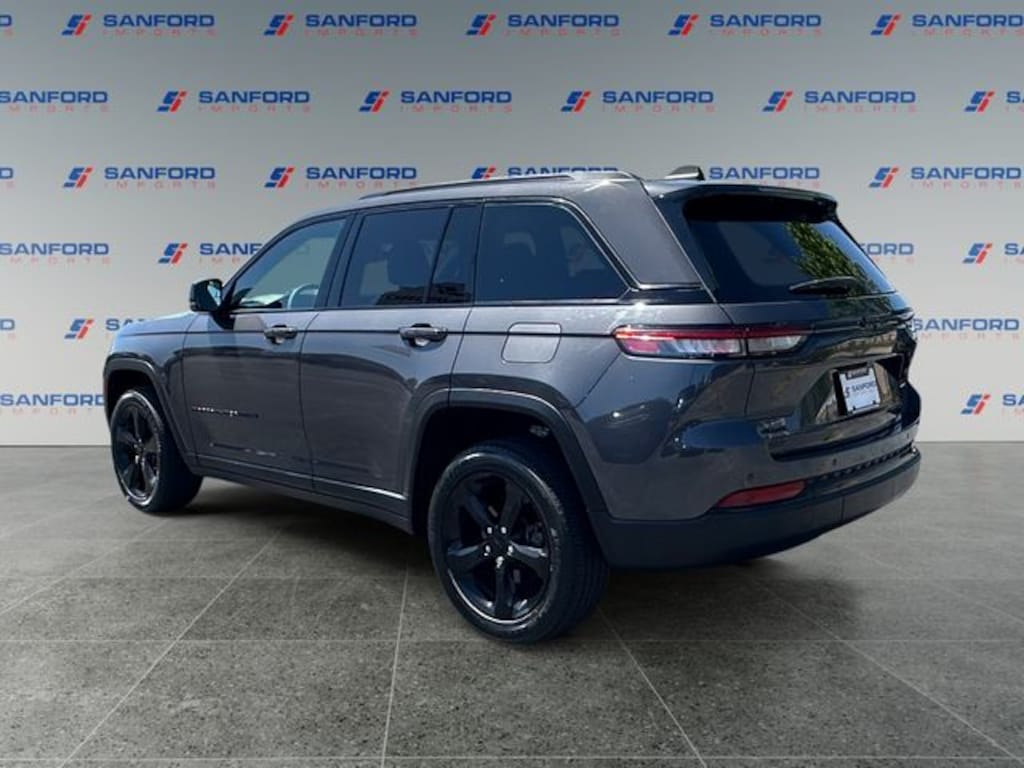 Used 2023 Jeep Grand Cherokee Laredo SUV