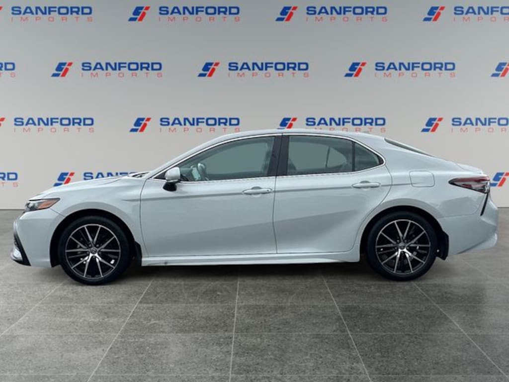 Used 2024 Toyota Camry Hybrid SE Sedan