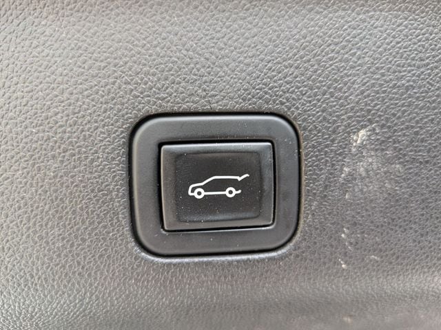 2023 GMC Yukon Denali - Photo 32