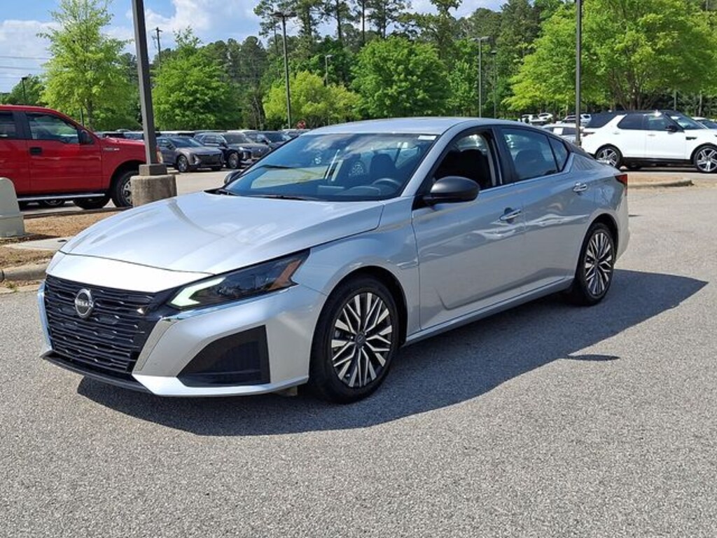 Used 2024 Nissan Altima 2.5 SV Sedan