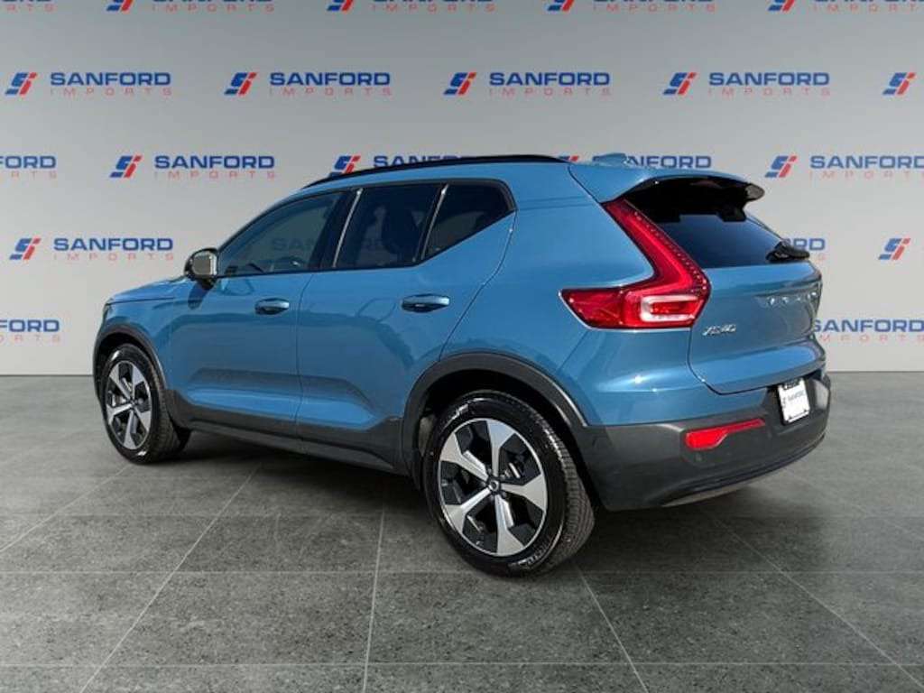 Used 2023 Volvo XC40 B5 AWD Ultimate Dark SUV