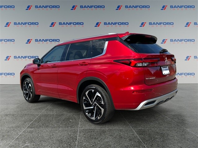 2024 Mitsubishi Outlander SEL photo 3