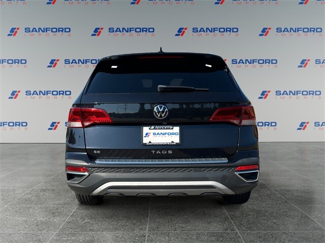 2022 Volkswagen Taos SE photo 3