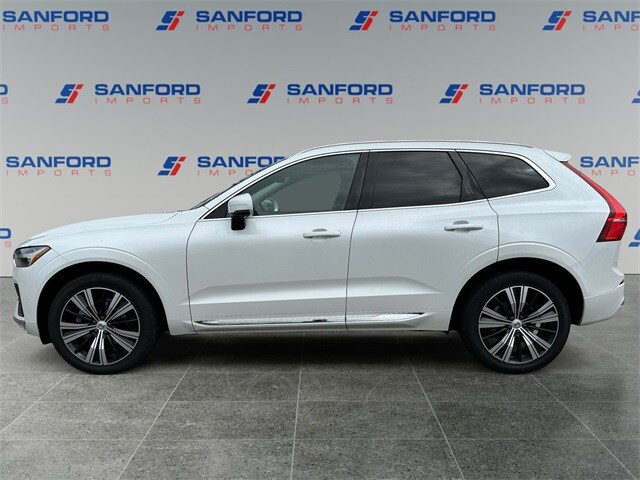 2022 Volvo XC60 B5 Inscription photo 2