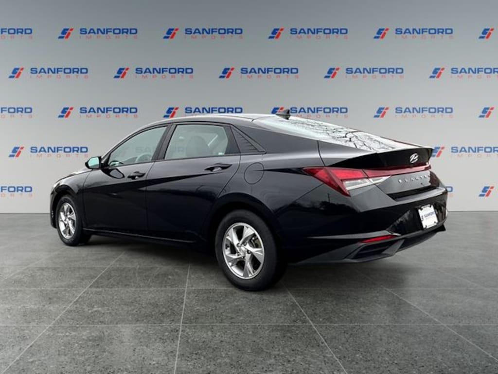 Used 2021 Hyundai Elantra SE Sedan