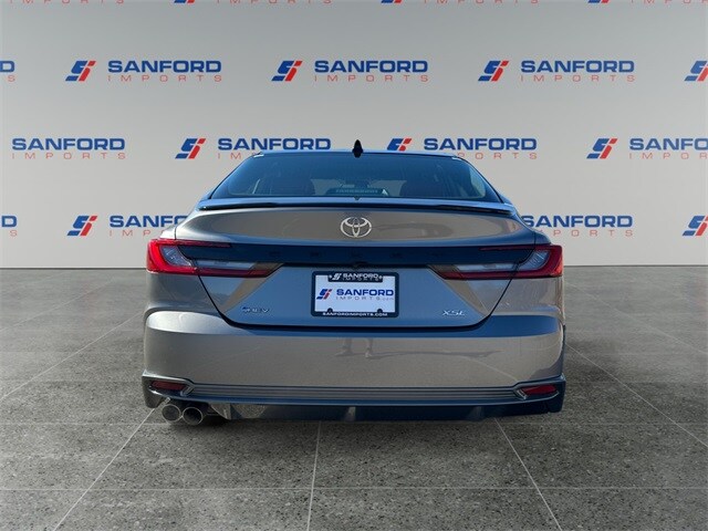 2025 Toyota Camry SE photo 4