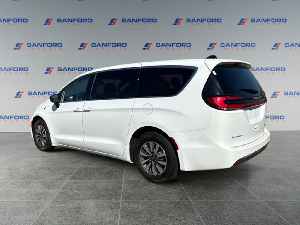 Used 2024 Chrysler Pacifica Plug-In Hybrid Select Van Passenger Van