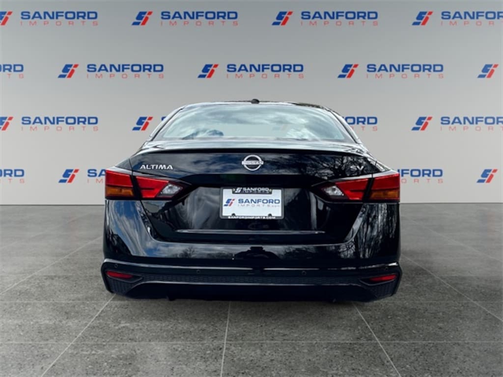 Used 2024 Nissan Altima 2.5 SV Sedan