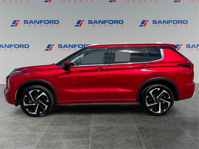 2024 Mitsubishi Outlander SEL photo 2