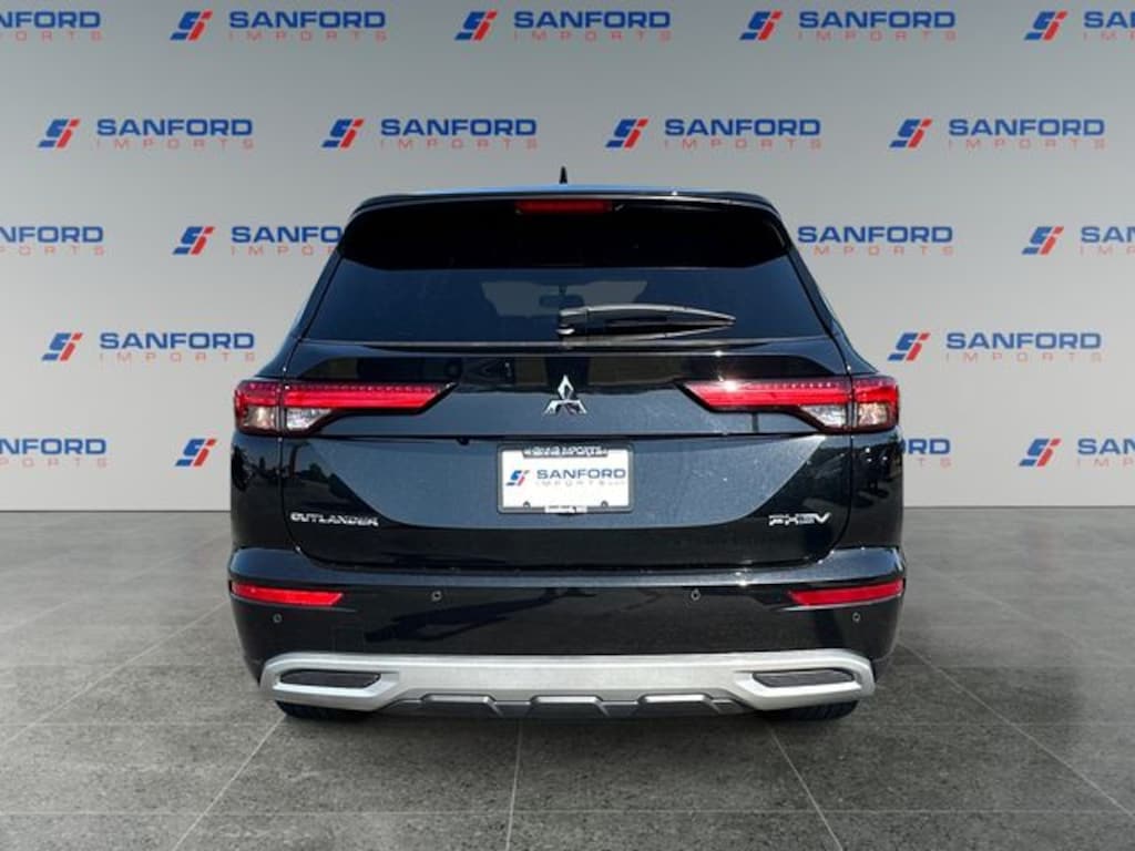 Used 2023 Mitsubishi Outlander Plug-In Hybrid SE SUV