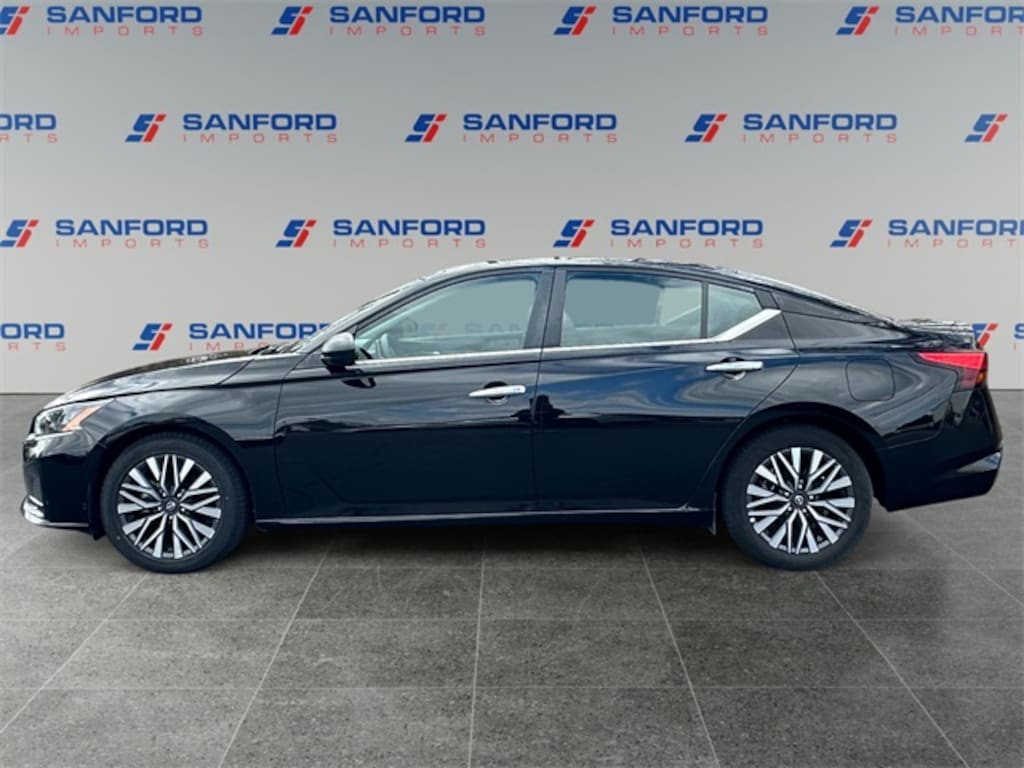 Used 2024 Nissan Altima 2.5 SV Sedan