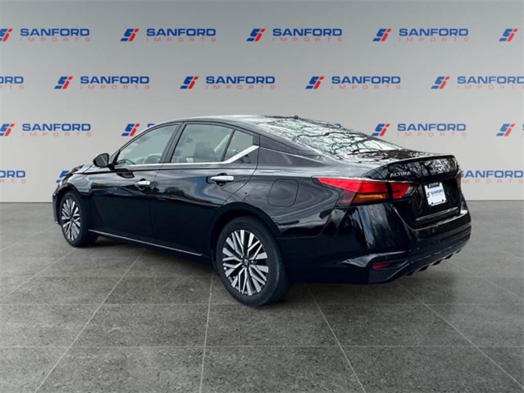 Used 2024 Nissan Altima 2.5 SV Sedan