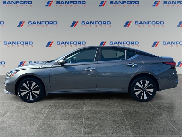 2021 Nissan Altima 2.5 SV photo 2