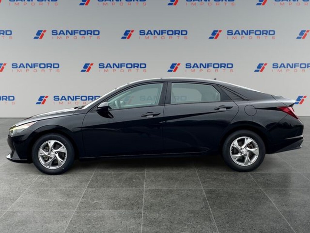 Used 2021 Hyundai Elantra SE Sedan