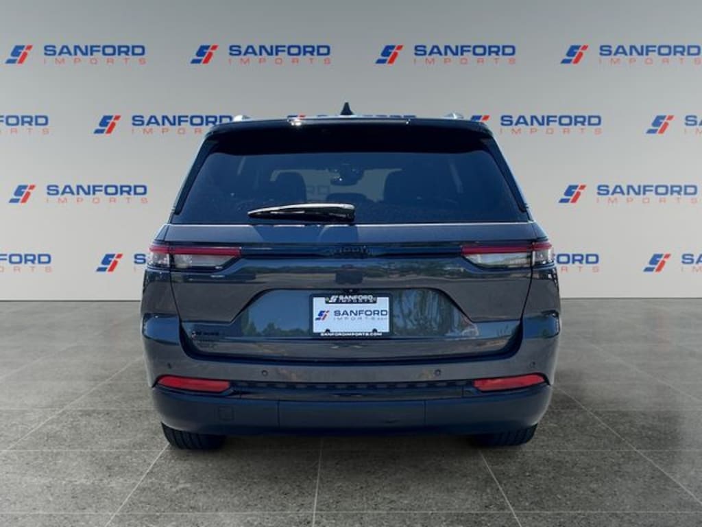 Used 2023 Jeep Grand Cherokee Laredo SUV
