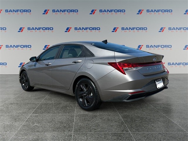 2023 Hyundai Elantra Blue photo 3
