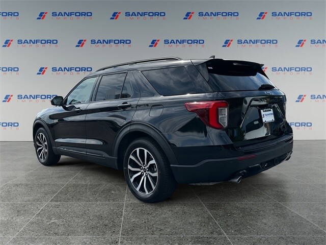 2022 Ford Explorer ST-Line photo 2