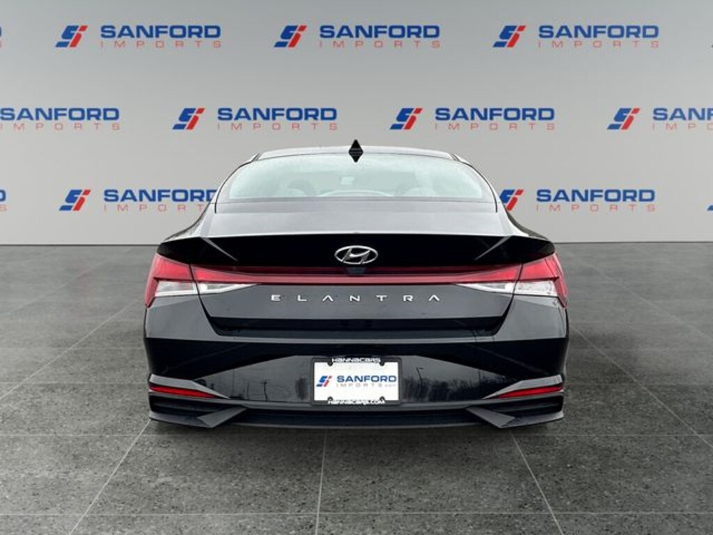 Used 2021 Hyundai Elantra SE Sedan